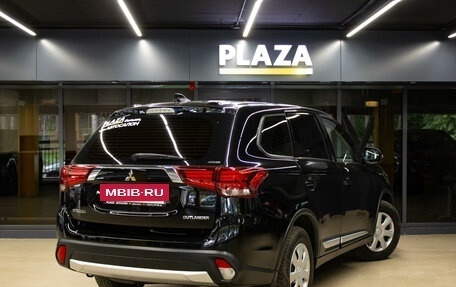 Mitsubishi Outlander III рестайлинг 3, 2018 год, 2 399 000 рублей, 4 фотография