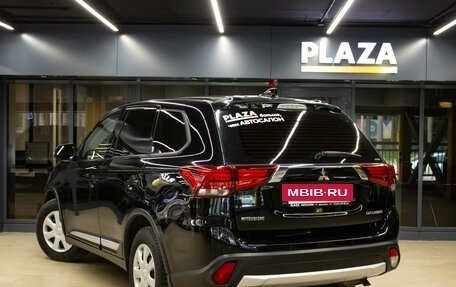 Mitsubishi Outlander III рестайлинг 3, 2018 год, 2 399 000 рублей, 3 фотография