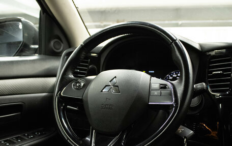 Mitsubishi Outlander III рестайлинг 3, 2018 год, 2 399 000 рублей, 8 фотография