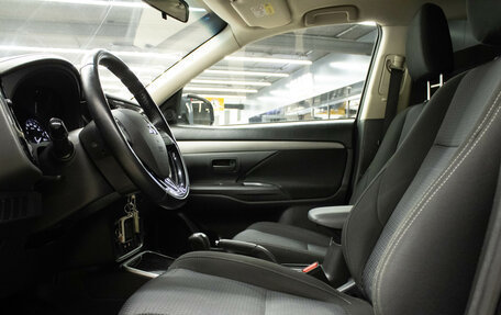 Mitsubishi Outlander III рестайлинг 3, 2018 год, 2 399 000 рублей, 11 фотография