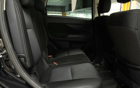 Mitsubishi Outlander III рестайлинг 3, 2018 год, 2 399 000 рублей, 14 фотография
