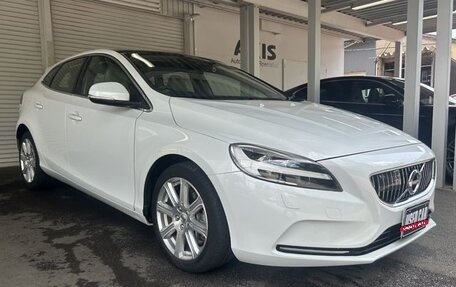 Volvo V40 II рестайлинг, 2019 год, 1 300 000 рублей, 1 фотография