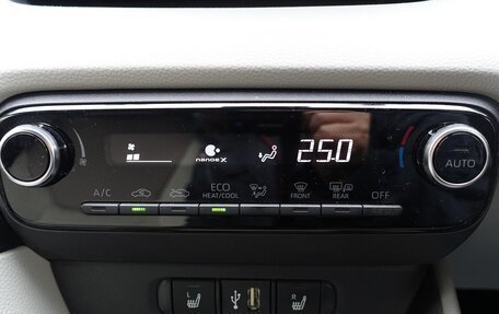 Toyota Yaris, 2022 год, 1 153 000 рублей, 27 фотография