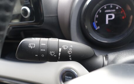 Toyota Yaris, 2022 год, 1 153 000 рублей, 36 фотография