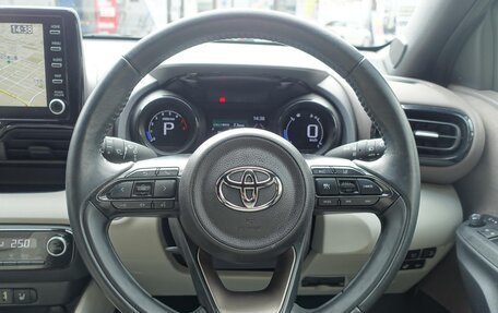 Toyota Yaris, 2022 год, 1 153 000 рублей, 31 фотография
