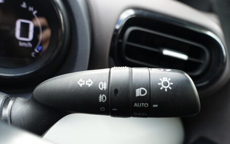 Toyota Yaris, 2022 год, 1 153 000 рублей, 37 фотография