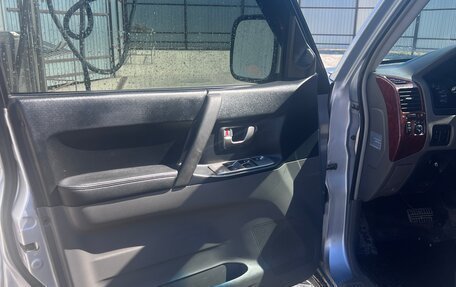 Mitsubishi Pajero III рестайлинг, 2004 год, 700 000 рублей, 11 фотография
