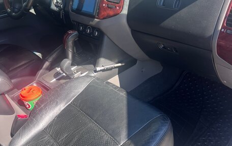Mitsubishi Pajero III рестайлинг, 2004 год, 700 000 рублей, 14 фотография