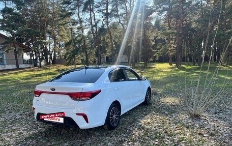 KIA Rio IV, 2018 год, 1 000 000 рублей, 3 фотография