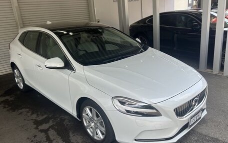 Volvo V40 II рестайлинг, 2019 год, 1 300 000 рублей, 2 фотография