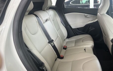 Volvo V40 II рестайлинг, 2019 год, 1 300 000 рублей, 11 фотография