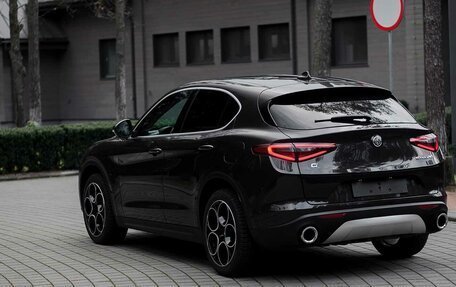 Alfa Romeo Stelvio, 2017 год, 3 570 000 рублей, 1 фотография