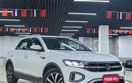Volkswagen T-Roc I, 2023 год, 1 678 000 рублей, 1 фотография