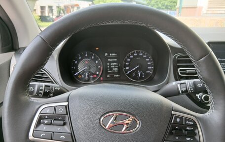 Hyundai Solaris II рестайлинг, 2021 год, 1 780 000 рублей, 11 фотография