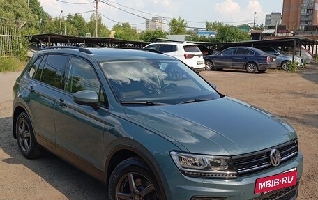 Volkswagen Tiguan II, 2020 год, 2 380 000 рублей, 2 фотография