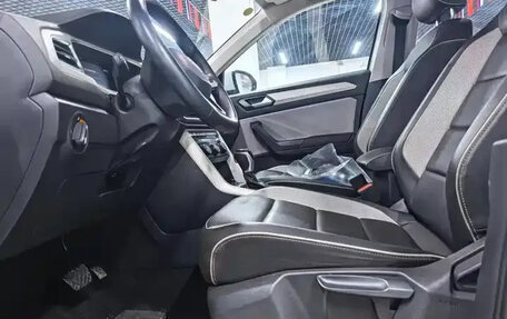 Volkswagen T-Roc I, 2023 год, 1 678 000 рублей, 7 фотография