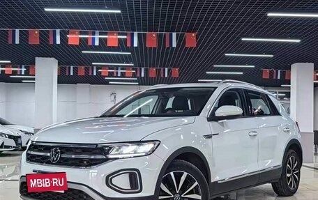 Volkswagen T-Roc I, 2023 год, 1 678 000 рублей, 2 фотография