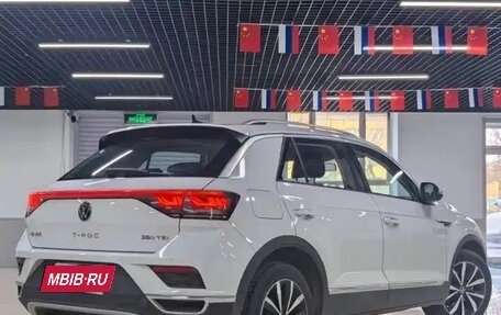 Volkswagen T-Roc I, 2023 год, 1 678 000 рублей, 5 фотография