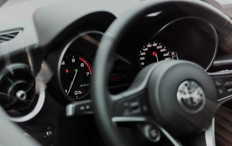 Alfa Romeo Stelvio, 2017 год, 3 570 000 рублей, 7 фотография