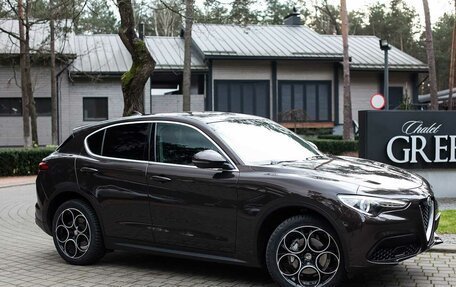 Alfa Romeo Stelvio, 2017 год, 3 570 000 рублей, 2 фотография