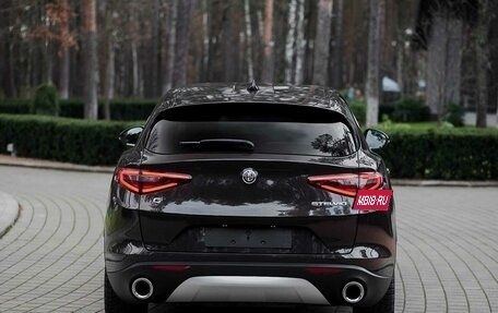 Alfa Romeo Stelvio, 2017 год, 3 570 000 рублей, 5 фотография