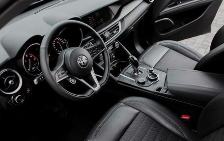 Alfa Romeo Stelvio, 2017 год, 3 570 000 рублей, 11 фотография