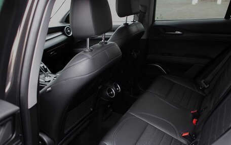 Alfa Romeo Stelvio, 2017 год, 3 570 000 рублей, 14 фотография