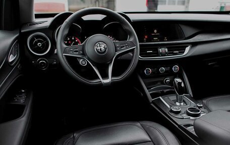 Alfa Romeo Stelvio, 2017 год, 3 570 000 рублей, 10 фотография