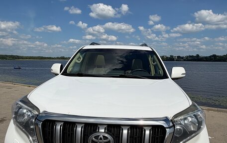 Toyota Land Cruiser Prado 150 рестайлинг 2, 2014 год, 3 500 000 рублей, 8 фотография