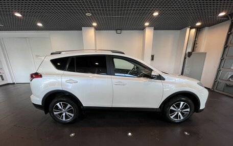 Toyota RAV4, 2017 год, 2 625 000 рублей, 2 фотография