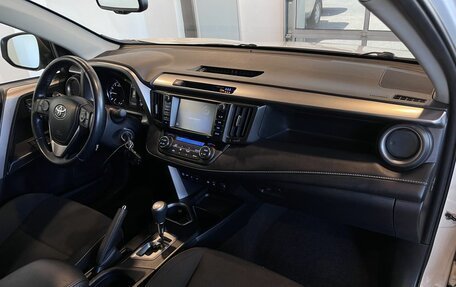 Toyota RAV4, 2017 год, 2 625 000 рублей, 12 фотография