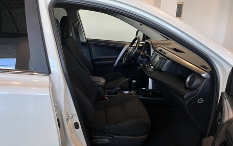 Toyota RAV4, 2017 год, 2 625 000 рублей, 29 фотография