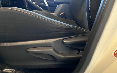 Toyota RAV4, 2017 год, 2 625 000 рублей, 34 фотография