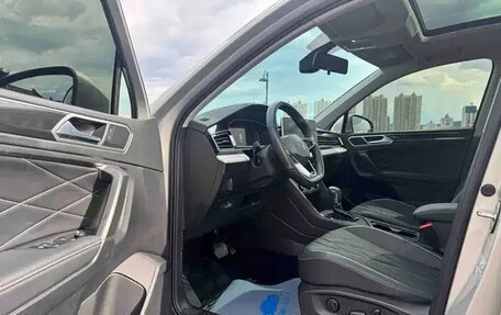 Volkswagen Tiguan II, 2023 год, 2 300 100 рублей, 7 фотография