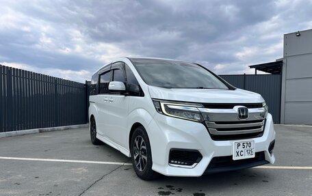 Honda Stepwgn IV, 2018 год, 1 935 000 рублей, 2 фотография