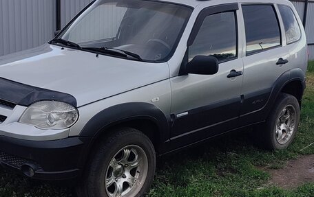 Chevrolet Niva I рестайлинг, 2011 год, 240 000 рублей, 2 фотография