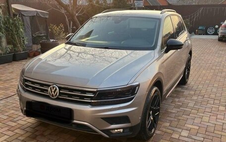 Volkswagen Tiguan II, 2020 год, 2 300 000 рублей, 1 фотография