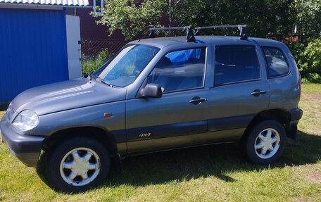 Chevrolet Niva I рестайлинг, 2004 год, 250 000 рублей, 2 фотография