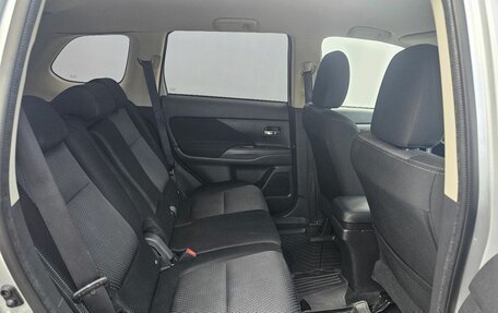 Mitsubishi Outlander III рестайлинг 3, 2017 год, 1 799 000 рублей, 11 фотография