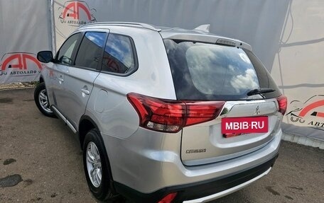 Mitsubishi Outlander III рестайлинг 3, 2017 год, 1 799 000 рублей, 6 фотография