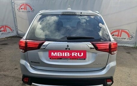 Mitsubishi Outlander III рестайлинг 3, 2017 год, 1 799 000 рублей, 7 фотография