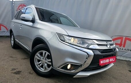 Mitsubishi Outlander III рестайлинг 3, 2017 год, 1 799 000 рублей, 4 фотография