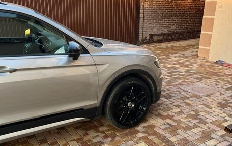 Volkswagen Tiguan II, 2020 год, 2 300 000 рублей, 4 фотография