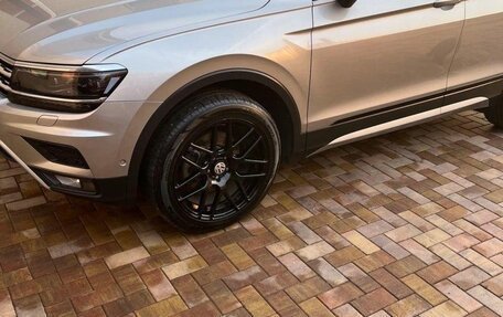 Volkswagen Tiguan II, 2020 год, 2 300 000 рублей, 6 фотография