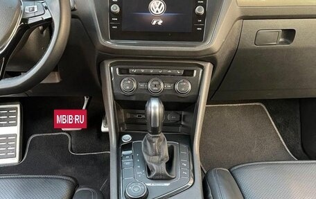 Volkswagen Tiguan II, 2020 год, 2 300 000 рублей, 17 фотография
