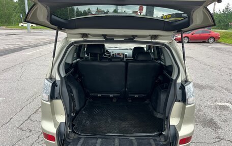 Mitsubishi Outlander III рестайлинг 3, 2007 год, 600 000 рублей, 10 фотография