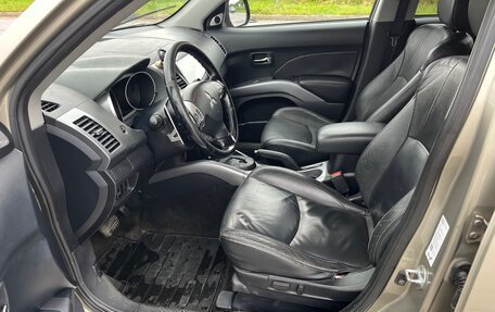 Mitsubishi Outlander III рестайлинг 3, 2007 год, 600 000 рублей, 12 фотография