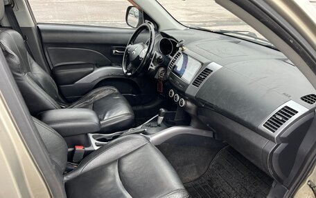 Mitsubishi Outlander III рестайлинг 3, 2007 год, 600 000 рублей, 14 фотография