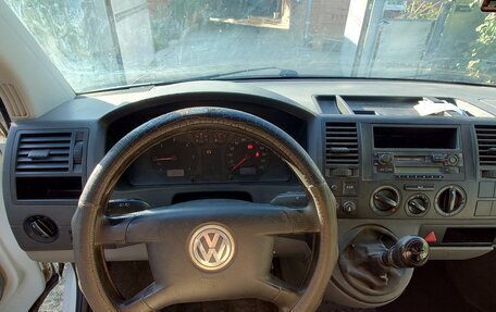 Volkswagen Transporter T5 рестайлинг, 2004 год, 1 000 000 рублей, 7 фотография