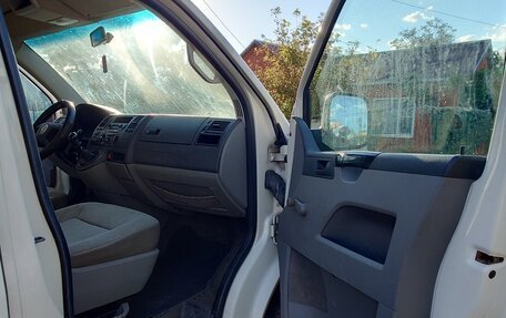 Volkswagen Transporter T5 рестайлинг, 2004 год, 1 000 000 рублей, 9 фотография